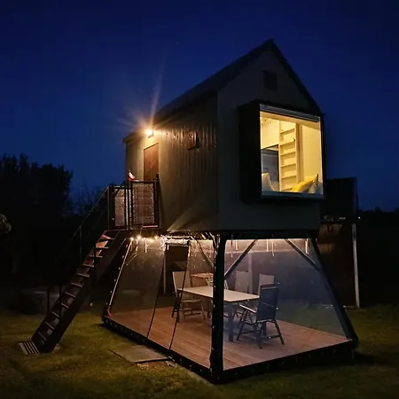 Posed Kubik Luxury tent